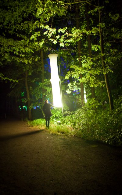Stimmungsvoll beleuchtet zeigt sich der Cottbuser Tierpark von seiner schönsten Seite | Lens: EF28mm f/1.8 USM (1/6s, f2.8, ISO1600)